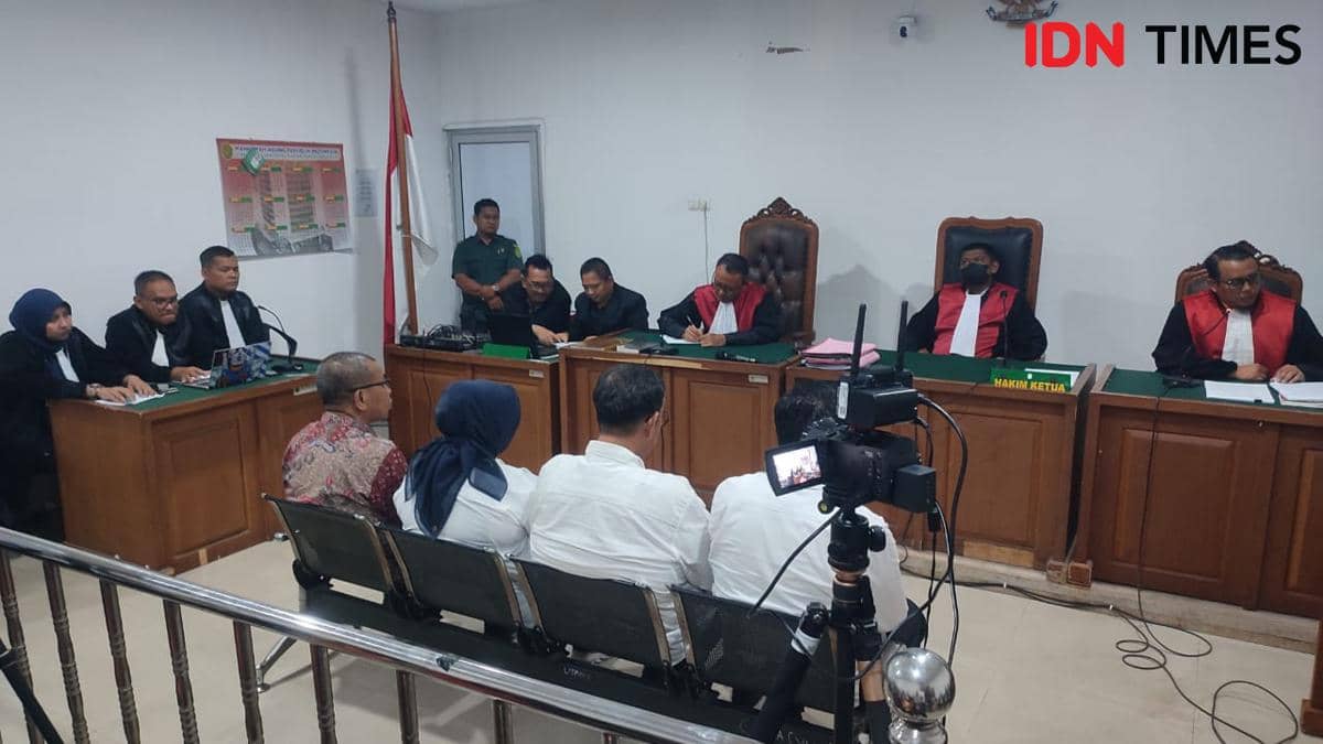 Pembacaan vonis terhadap empat terdakwa kasus korupsi proyek pokok pikiran (Pokir) DPRD OKU (IDN Times/Rangga Erfizal)