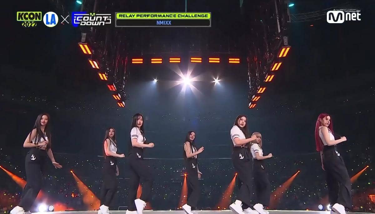 NMIXX tampil mengcover lagu "VERY NICE" milik SEVENTEEN