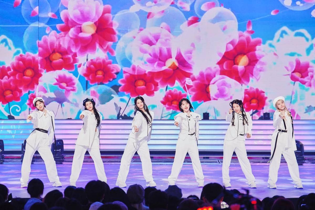 penampilan NMIXX untuk lagu "Just In Love" milik S.E.S di acara MBC Gayo Daejejeon 2023