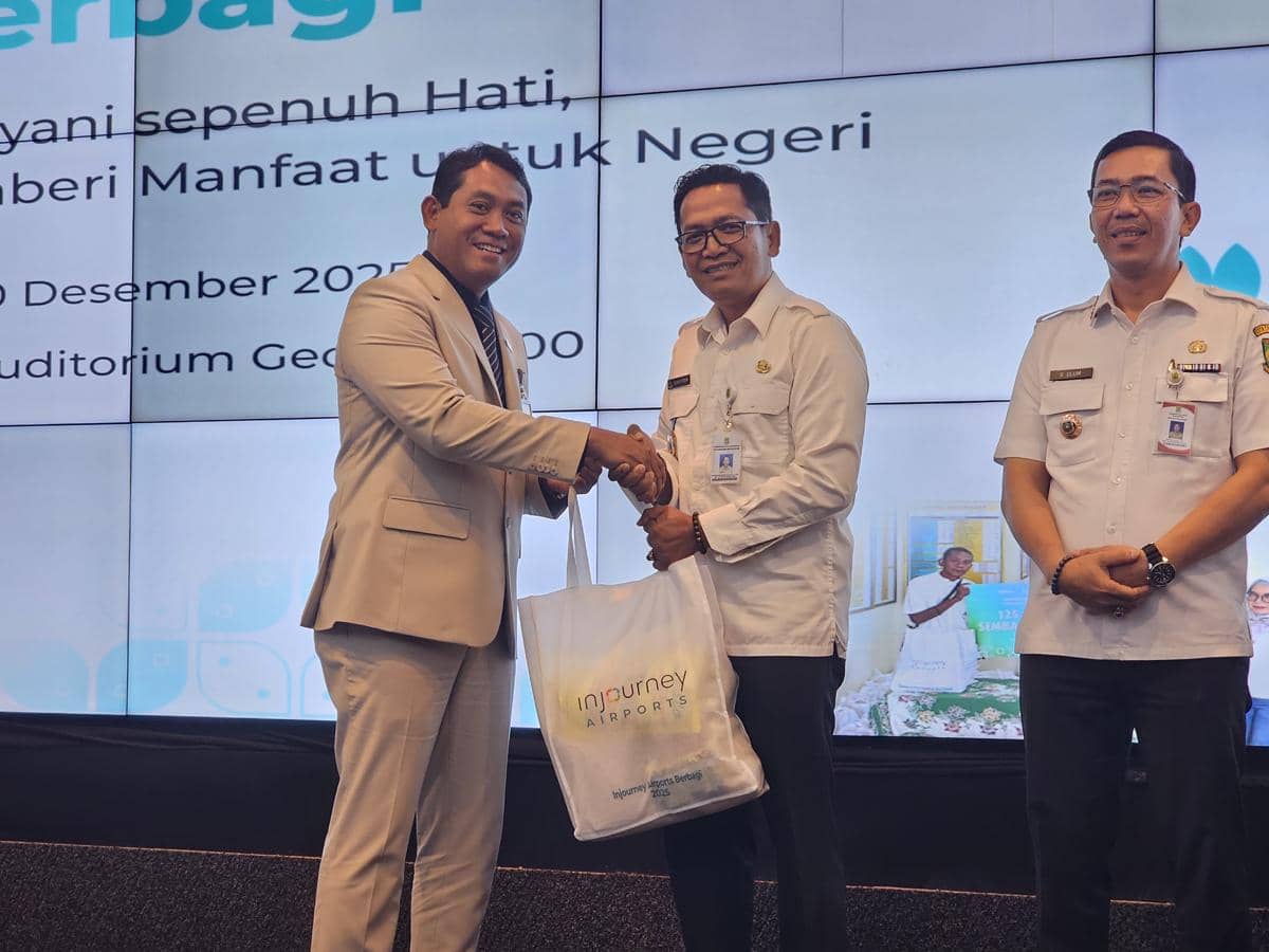 Penyerahan simbolis 7 ribu paket sembako