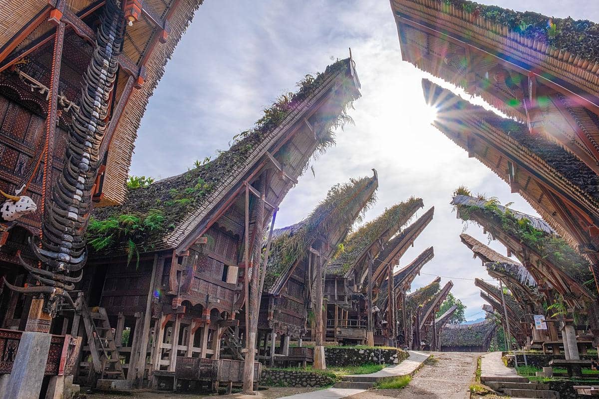 Tongkonan, rumah adat tradisional masyarakat Toraja di Sulawesi Selatan, Indonesia