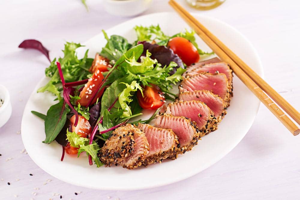 ilustrasi seared tuna steak