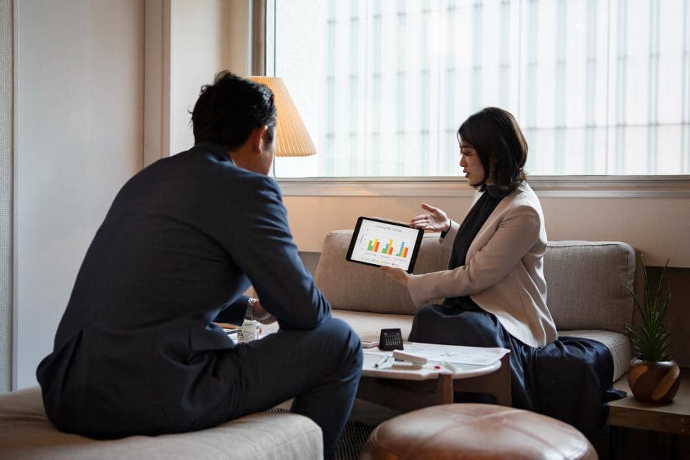 ilustrasi orang berdiskusi