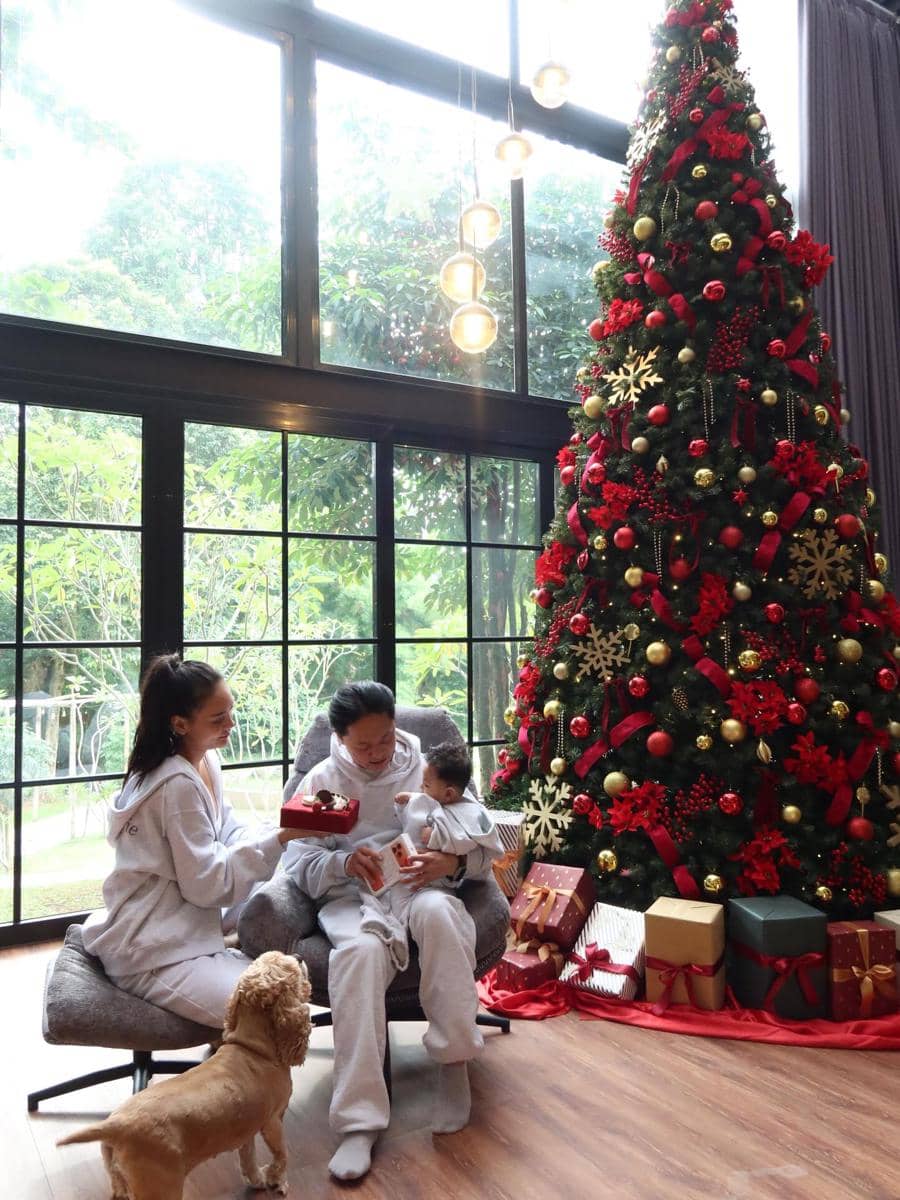 Erika Carlina Rayakan Ulang Tahun DJ Bravy (instagram.com/raxneil_)