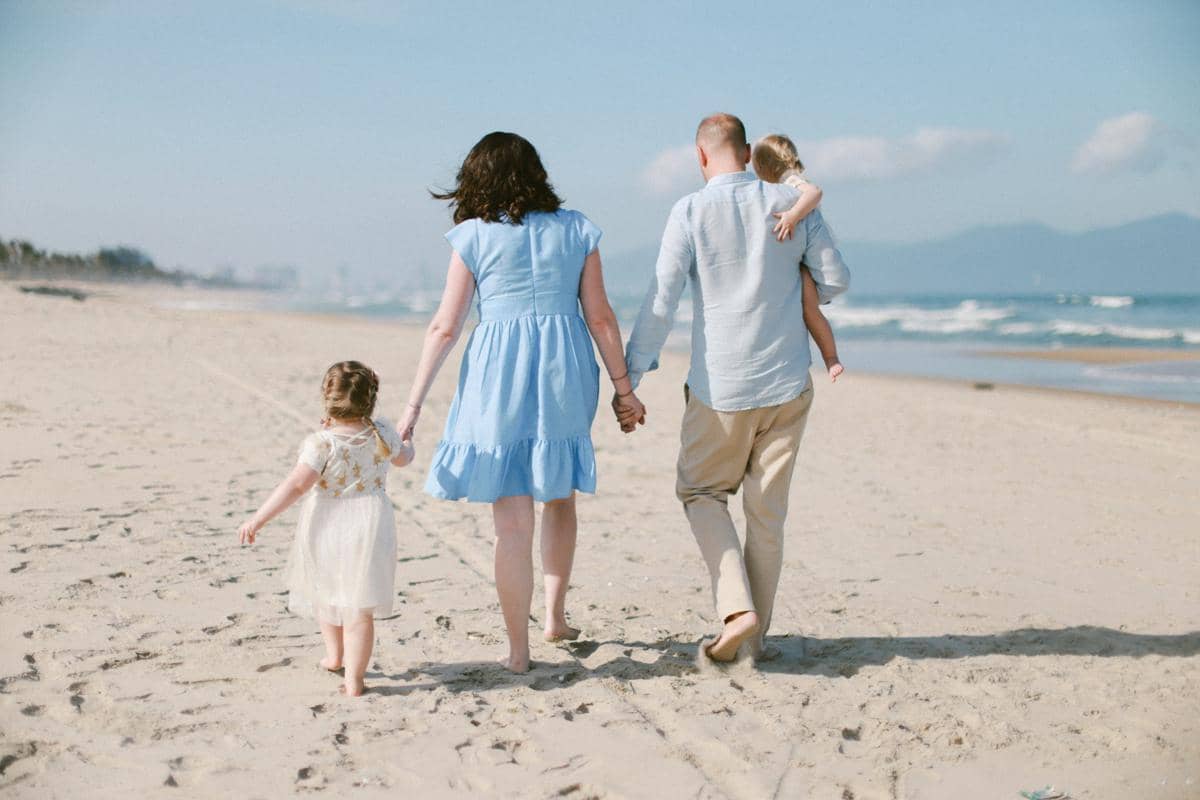 ilustrasi berlibur bersama keluarga