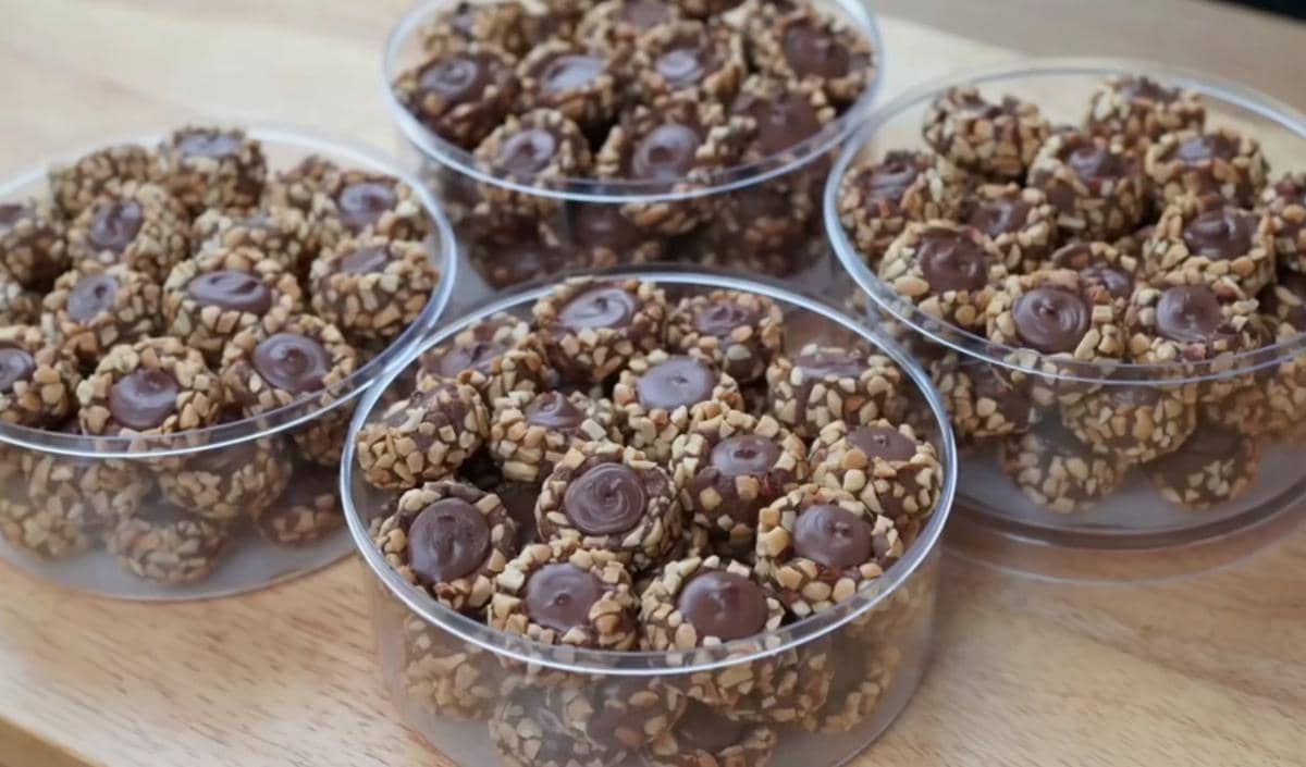 ilustrasi kue kering cokelat kacang nutella