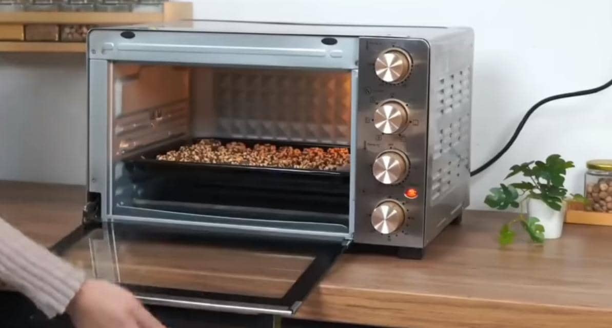 ilustrasi memanggang kue kering