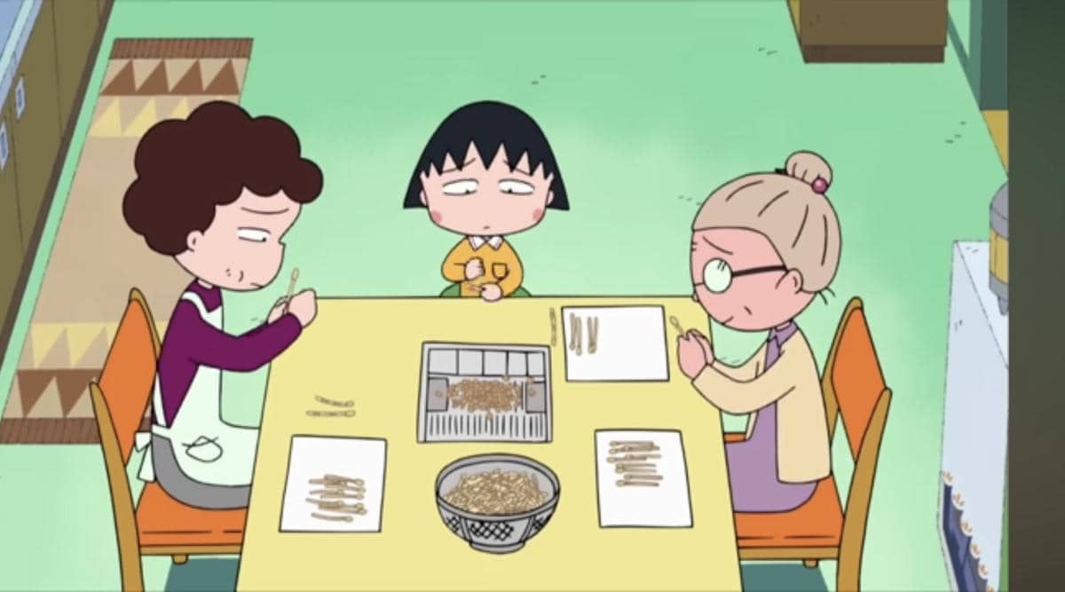 Maruko, ibu dan nenek sedang membersihkan jamur air