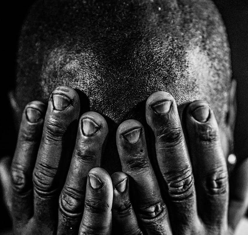 Ilustrasi rambut keriting. negro