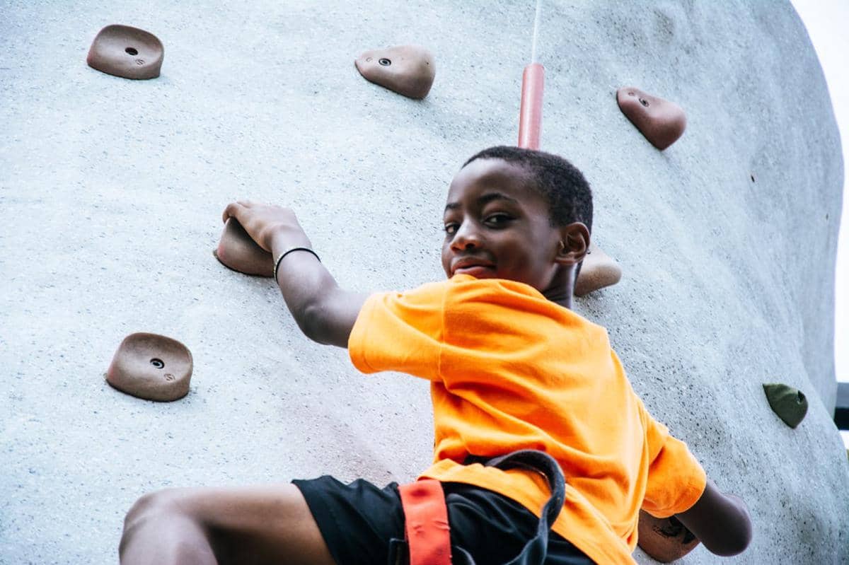 4 Tips Afirmasi Positif agar Anak Tangguh dan Percaya Diri