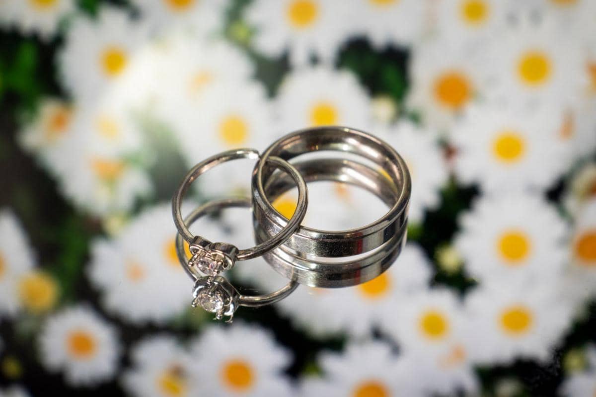 10 Cara Cek Emas Putih Asli atau Palsu yang Paling Mudah Dicoba