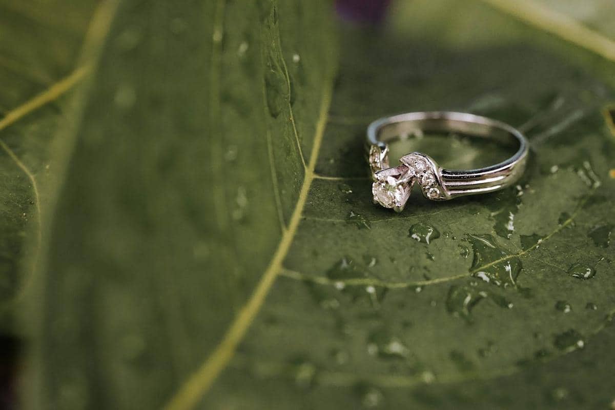 10 Cara Cek Emas Putih Asli atau Palsu yang Paling Mudah Dicoba