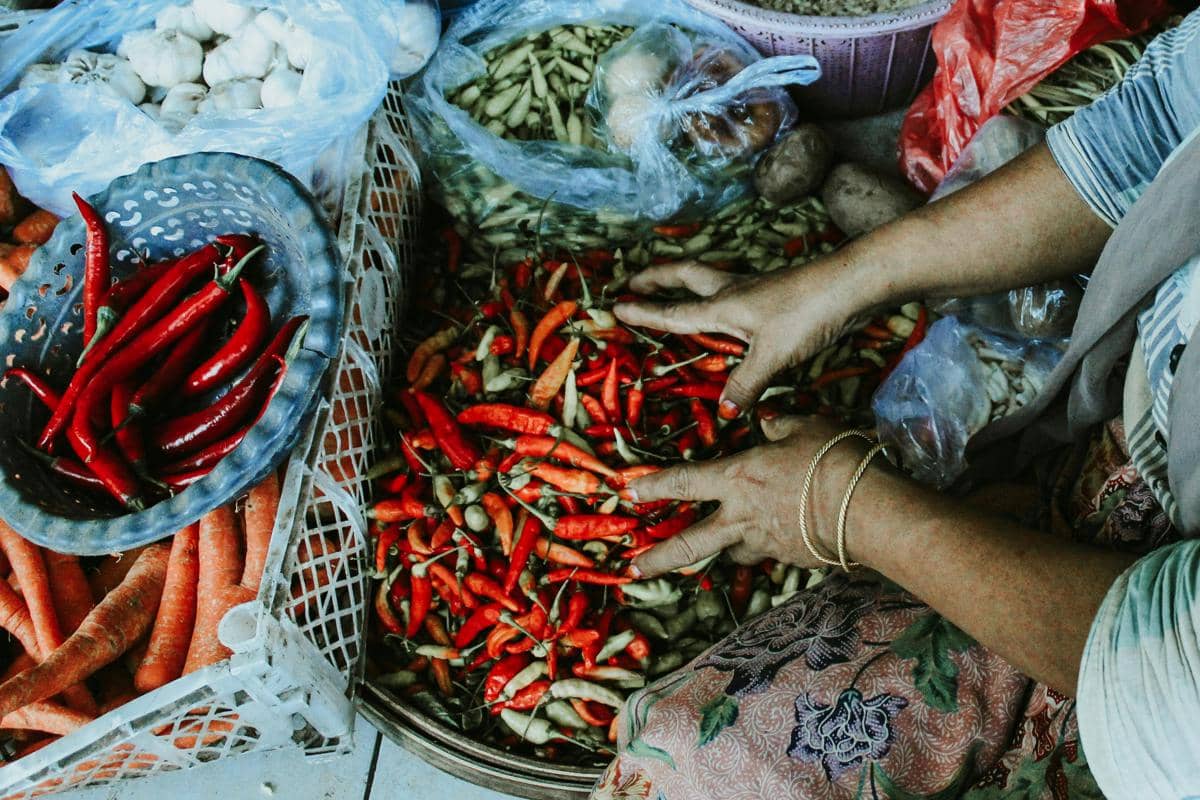 ilustrasi penjual bumbu di pasar