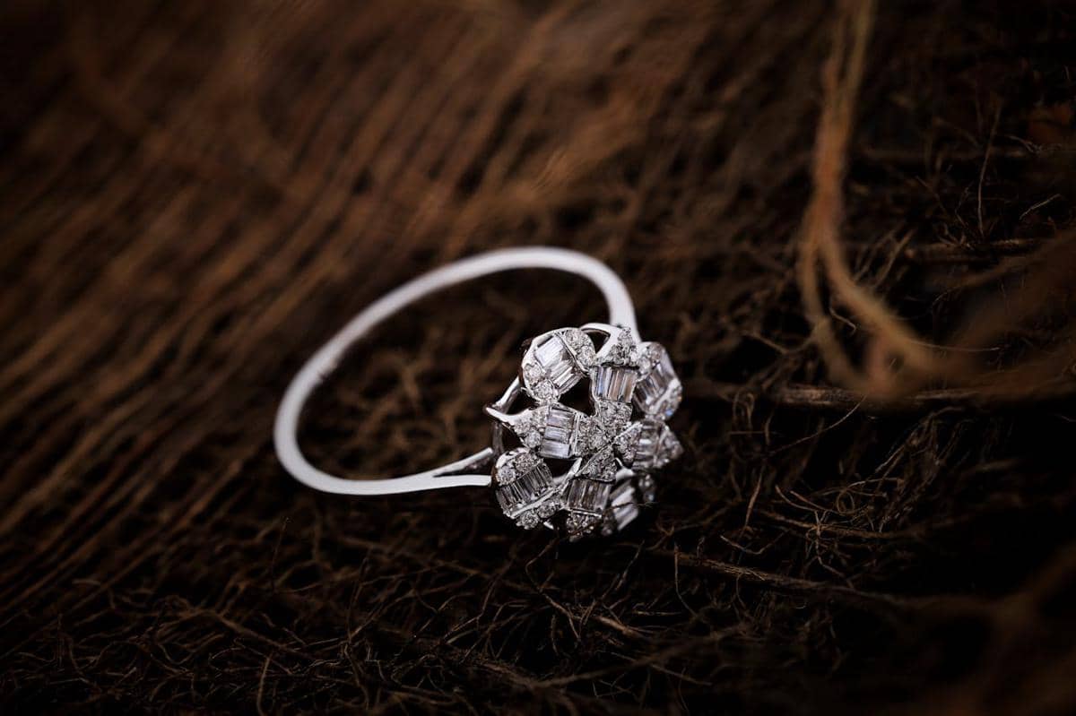 10 Cara Cek Emas Putih Asli atau Palsu yang Paling Mudah Dicoba