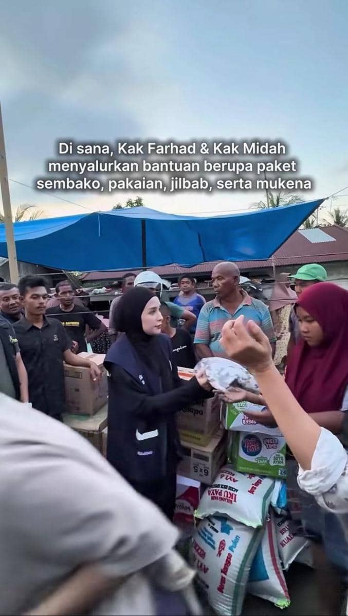 Hamidah Rachmayanti salurkan bantuan bencana di Aceh.