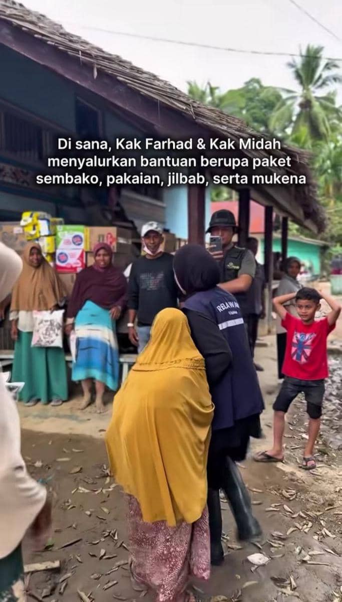 Hamidah Rachmayanti salurkan bantuan bencana di Aceh.