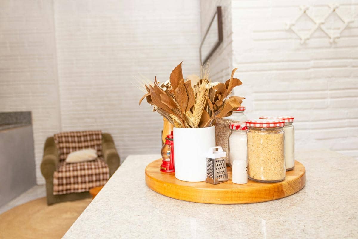 ilustrasi tray meja makan