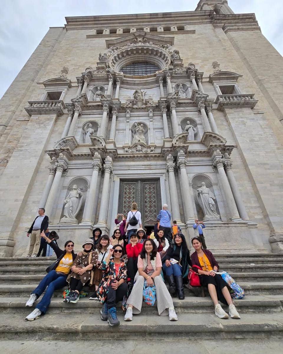 Ira Wibowo jalan-jalan ke Kota Girona, Spanyol.