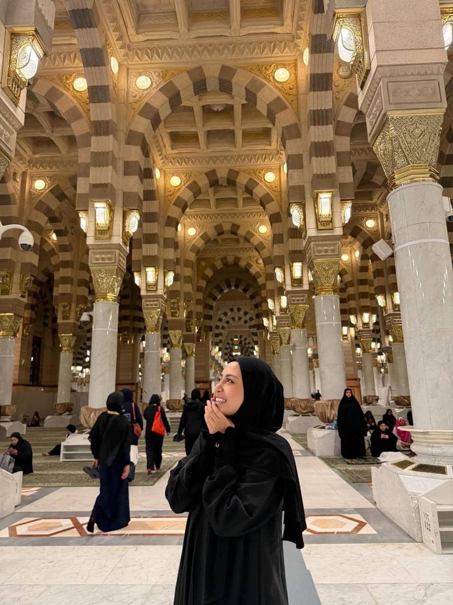 Rachel Vennya di Masjid Nabawi