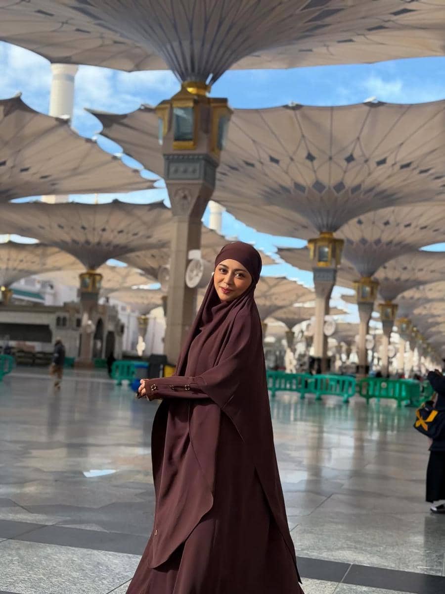 Rachel Vennya di Masjid Nabawi