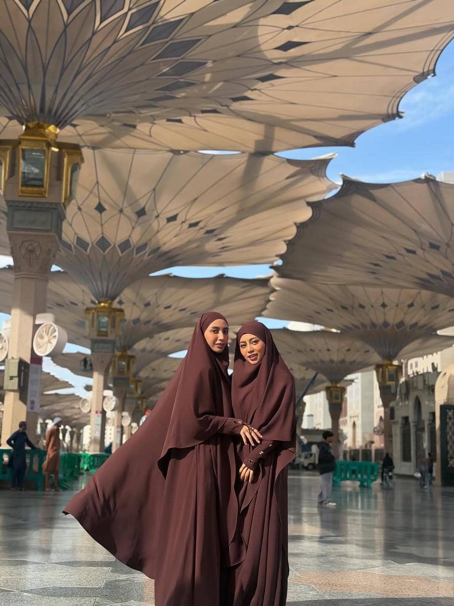 Rachel Vennya di Masjid Nabawi