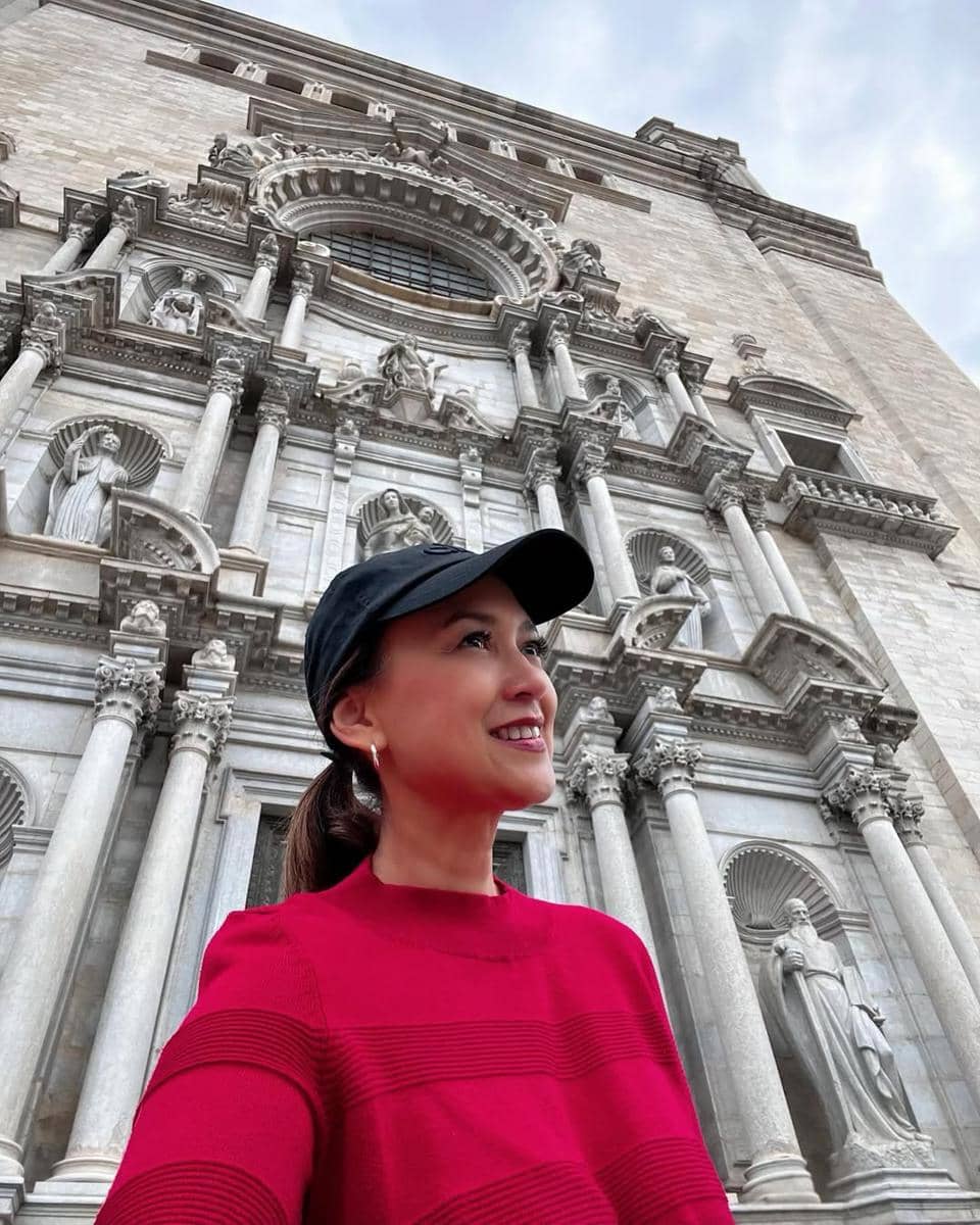 Ira Wibowo jalan-jalan ke Kota Girona, Spanyol.