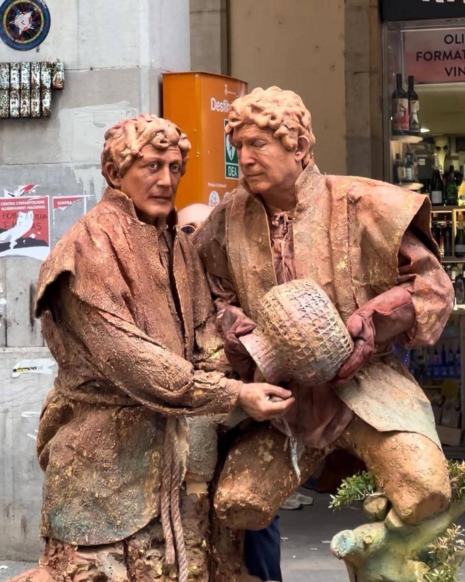 Ira Wibowo jalan-jalan ke Kota Girona, Spanyol.