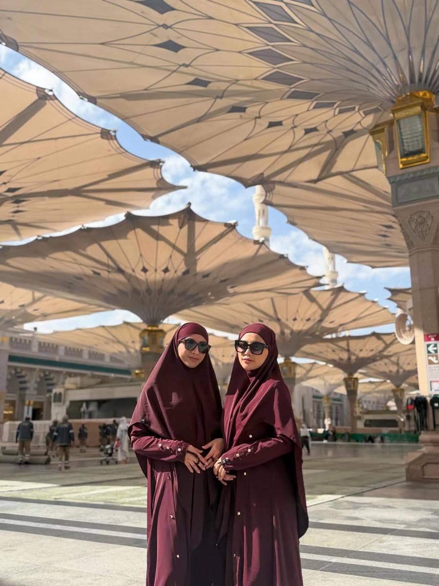 Rachel Vennya di Masjid Nabawi