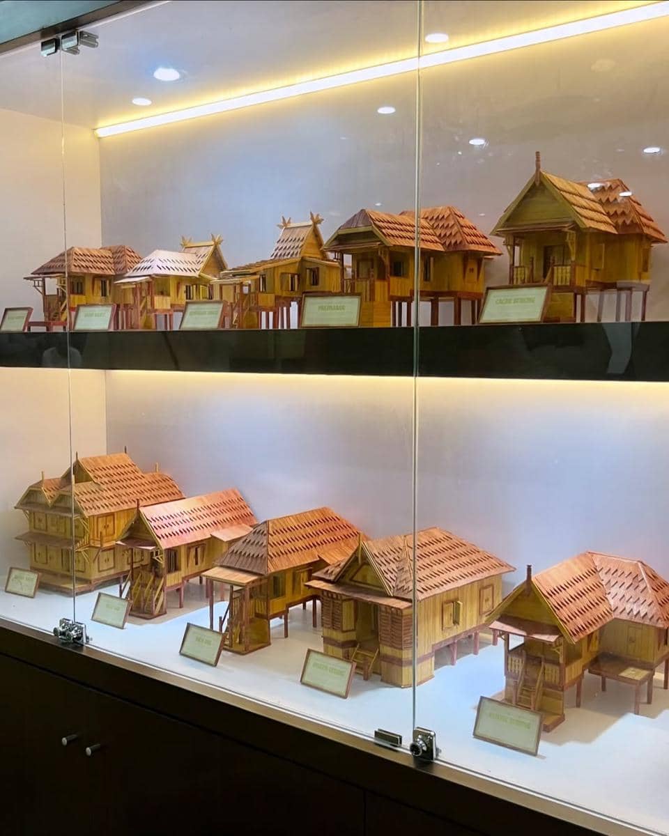 Yuki Kato liburan di Kota Banjarmasin.