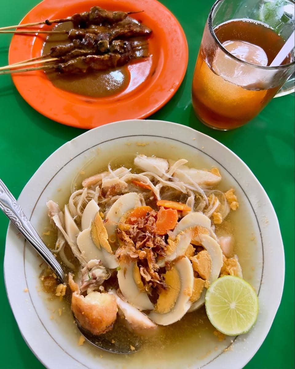 Yuki Kato liburan di Kota Banjarmasin.