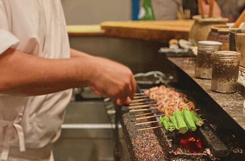 ilustrasi memanggang yakitori