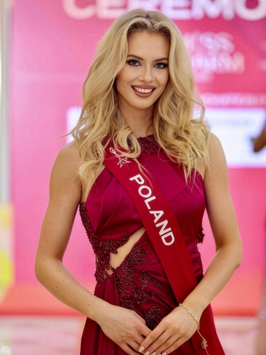 potret Julia Luczak, Miss Charm Polandia 2025