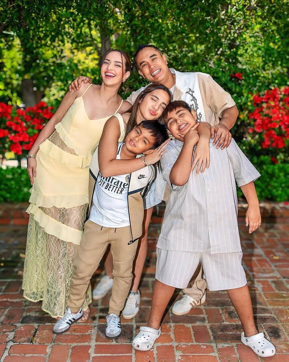 potret keluarga Nia Ramadhani