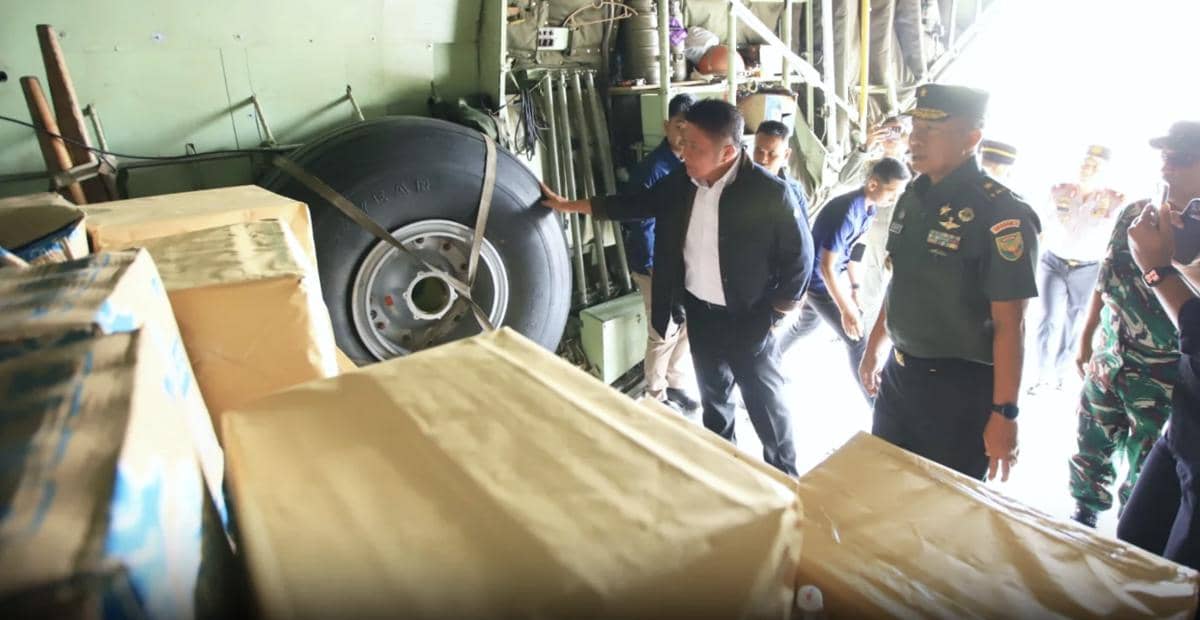 Gubernur Sumsel Herman Deru melepas bantuan bencana yang diberikan para pelajar asal Sumsel.