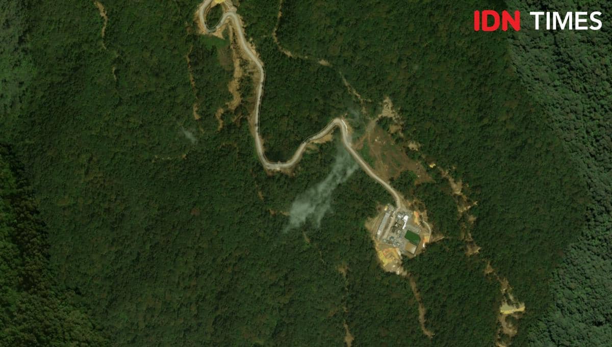 Foto satelit kondisi di sekitar kawasan Gunung Slamet yang viral di media sosial diduga akibat tambang ilegal melalui platform Bing Maps. (IDN Times/Dhana Kencana)