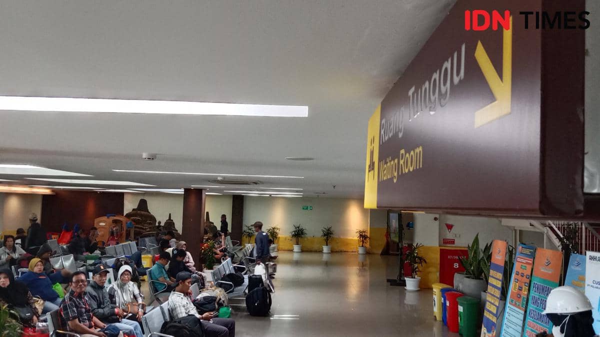 Ruang tunggu calon penumpang kapal di Pelabuhan Tanjung Emas Semarang. (IDN Times/Fariz Fardianto)