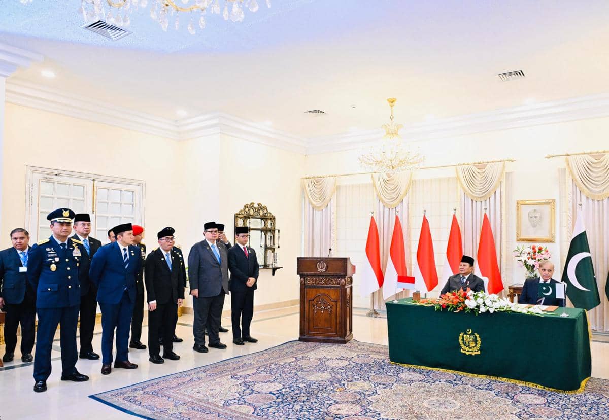 Presiden Prabowo Subianto dan Perdana Menteri (PM) Pakistan Shehbaz Sharif melakukan bilateral di Islamabad, Selas (9/12/2025) (dok. Sekretariat Presiden)