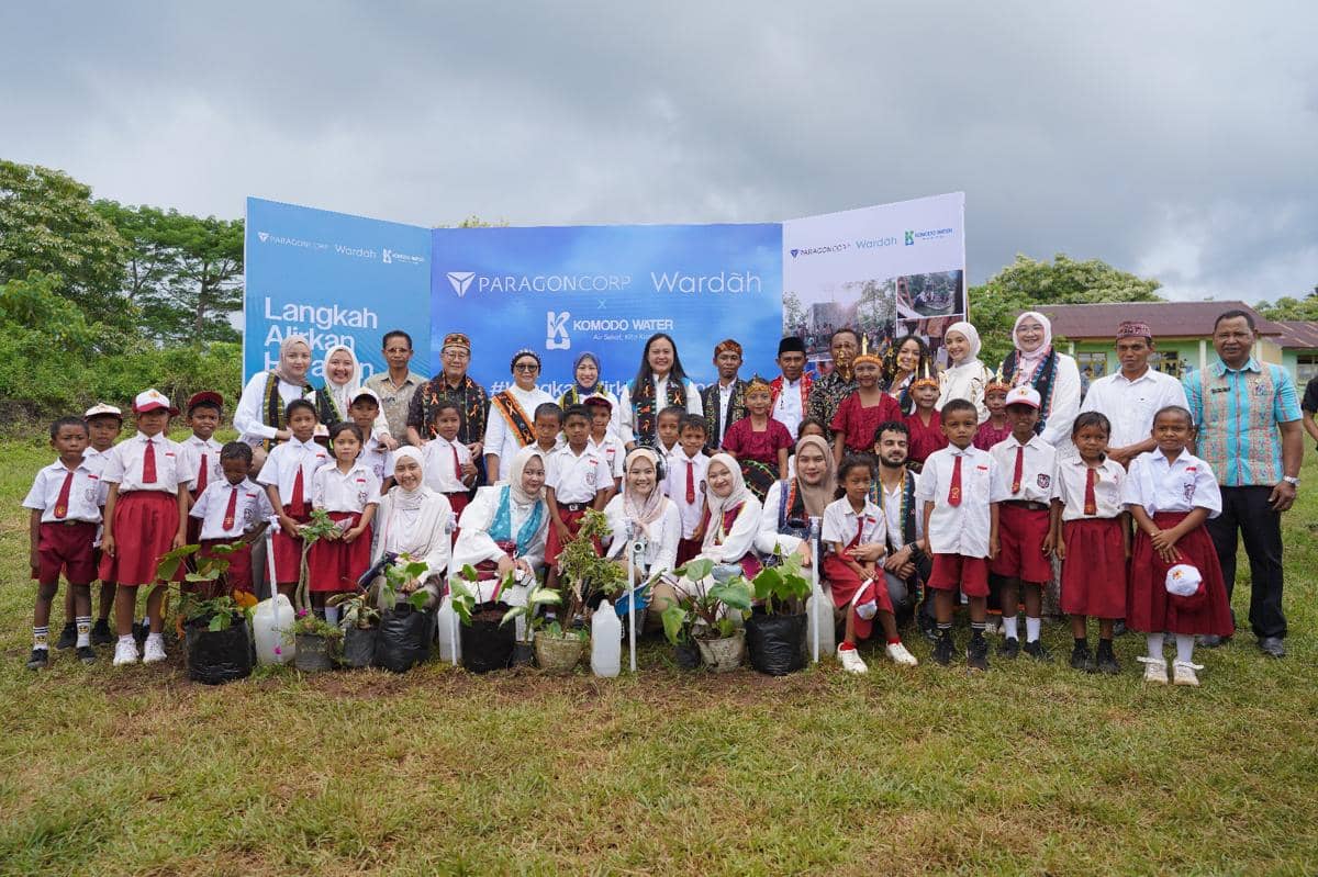 Group Photo with Spokesperson, Partners, and Students.JPG