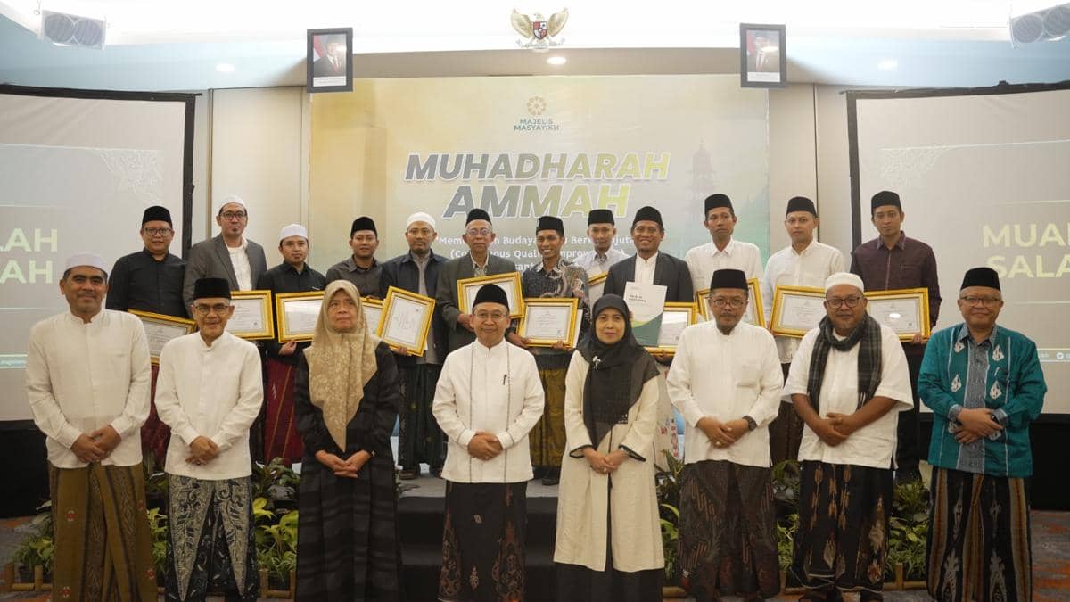 Majelis Masyayikh Serahkan 92 SK, Dorong Penguatan Mutu Pesantren