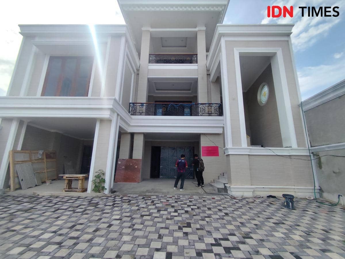 Penampakan rumah pribadi rumah milik eks Bupati Pesawaran, Dendi Romadhona.
