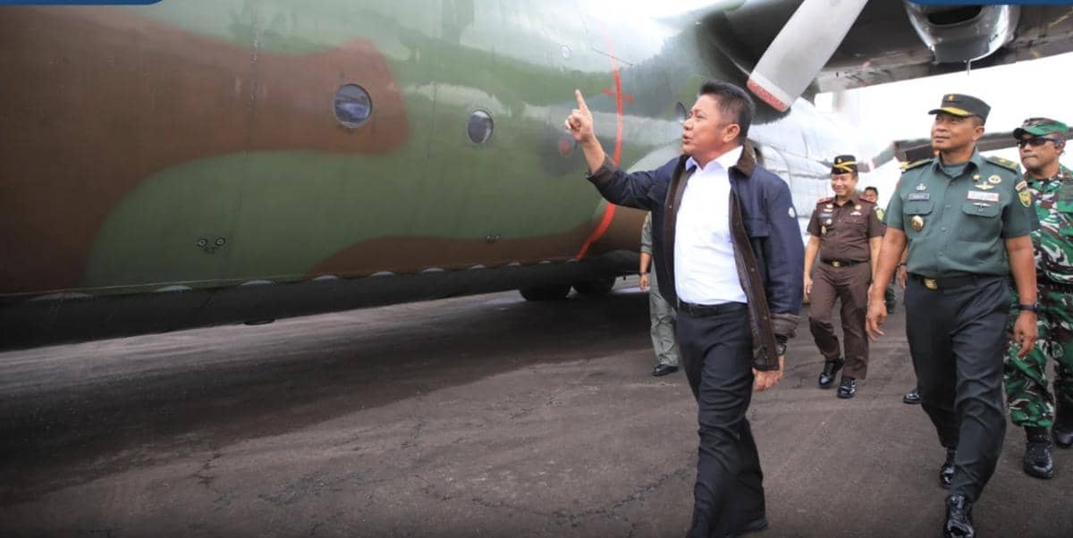 Gubernur Sumsel Herman Deru melepas bantuan bencana yang diberikan para pelajar asal Sumsel.