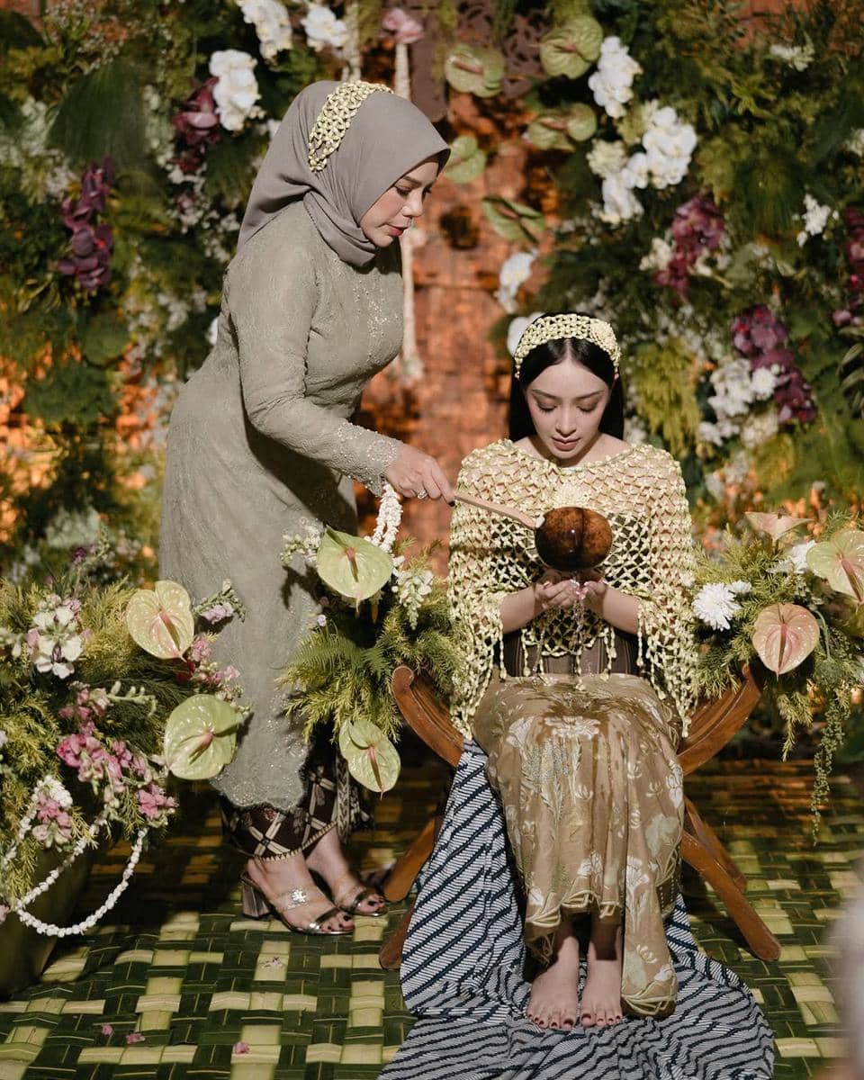 Potret prosesi siraman dan pengajian Amanda Zahra jelang menikah