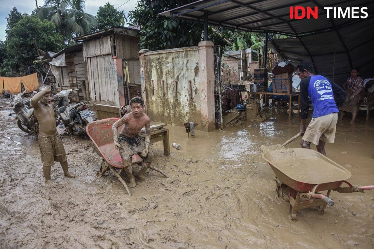 Kondisi warga di Desa Menanggini, Kecamatan Karang Baru, Kabupaten Aceh Tamiang (IDN Times/Prayugo Utomo)