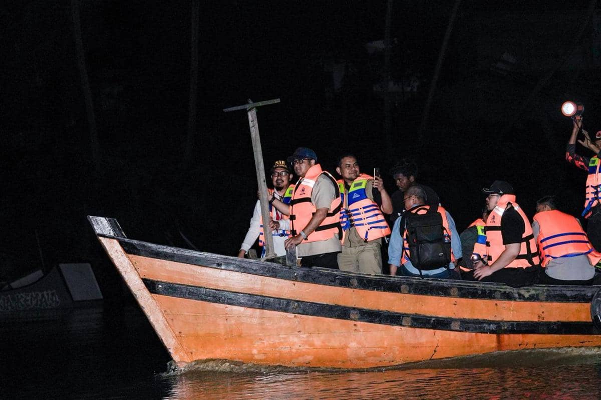Menteri Ekonomi Kreatif (Ekraf RI) Teuku Riefky Harsya kunjungi korban bencana di Aceh