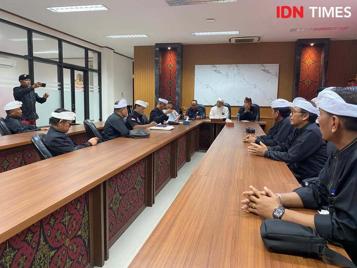 Puluhan Warga Desa Adat Banyuasri Datangi MDA Bali, Suarakan 2 Tuntutan