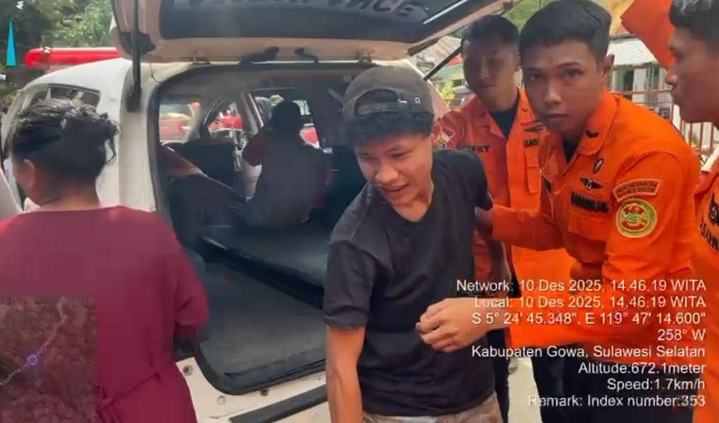 Tim SAR menemukan lima warga yang dilaporkan di hutan Gowa saat mencari rotan. (Dok. Basarnas Makassar)
