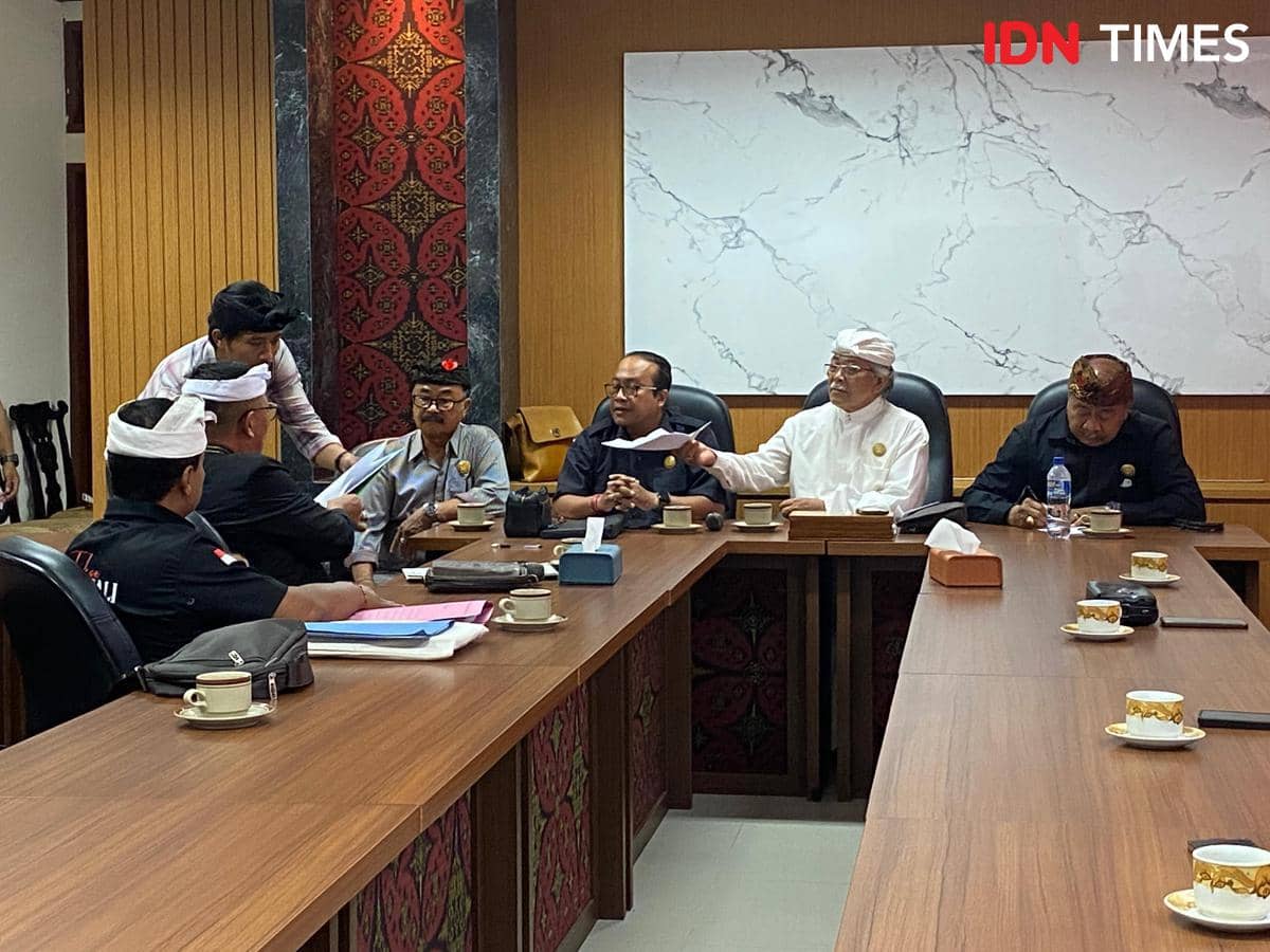 Puluhan Warga Desa Adat Banyuasri Datangi MDA Bali, Suarakan 2 Tuntutan