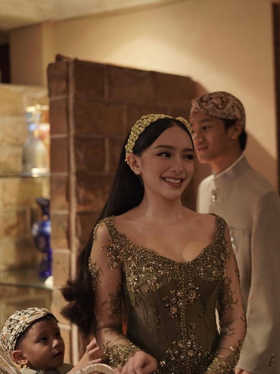 Potret prosesi siraman dan pengajian Amanda Zahra jelang menikah