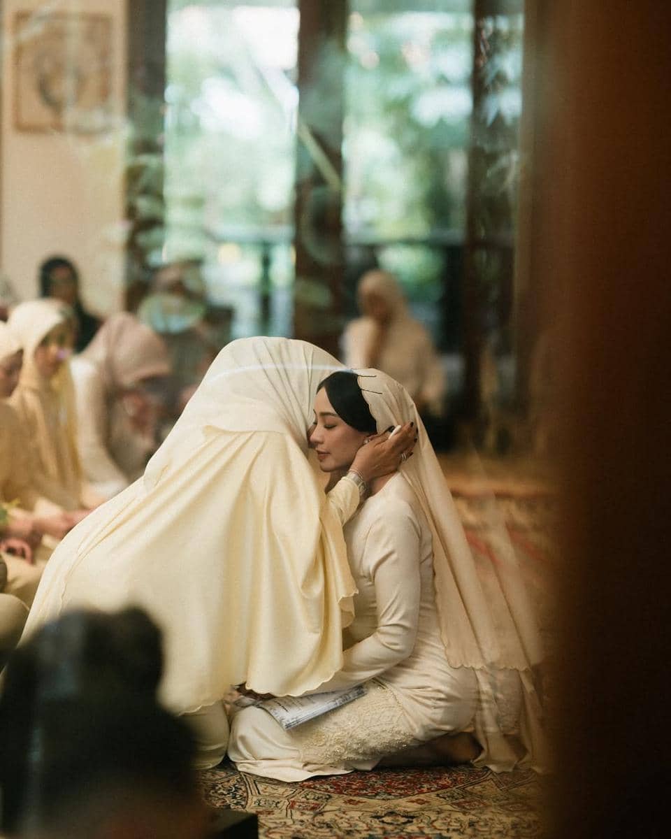 Potret prosesi siraman Amanda Zahra jelang menikah