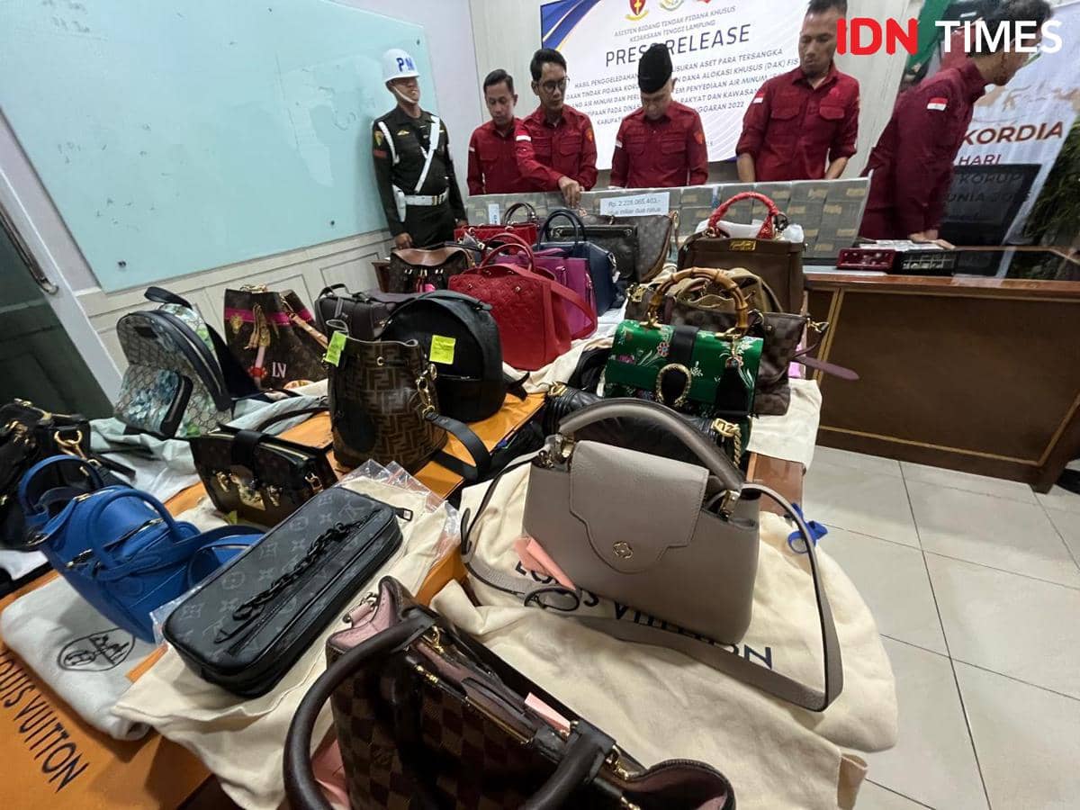 Kejati Lampung Sita Aset Eks Bupati Pesawaran, Motor Harley-40 Tas Branded